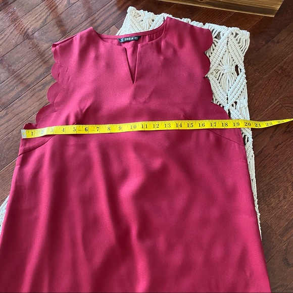 Shein • Scalloped sleeveless shift dress - Picture 3 of 6